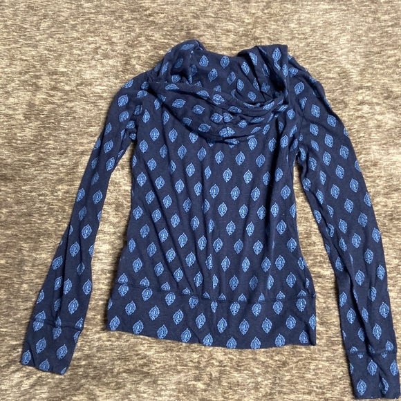 Aeropostale Women’s Zip up Hoodie. Size S. Navy with lighter blue patterns - Picture 2 of 9